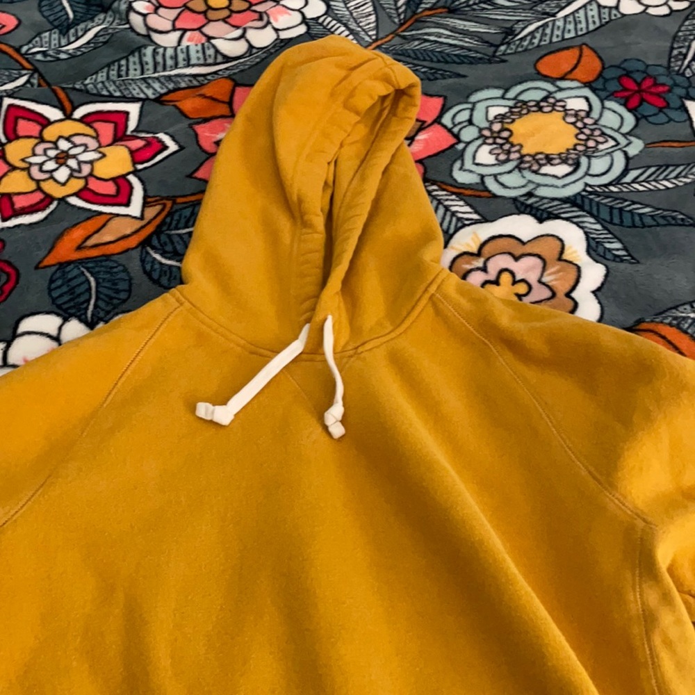 Women’s yellow sweatshirt